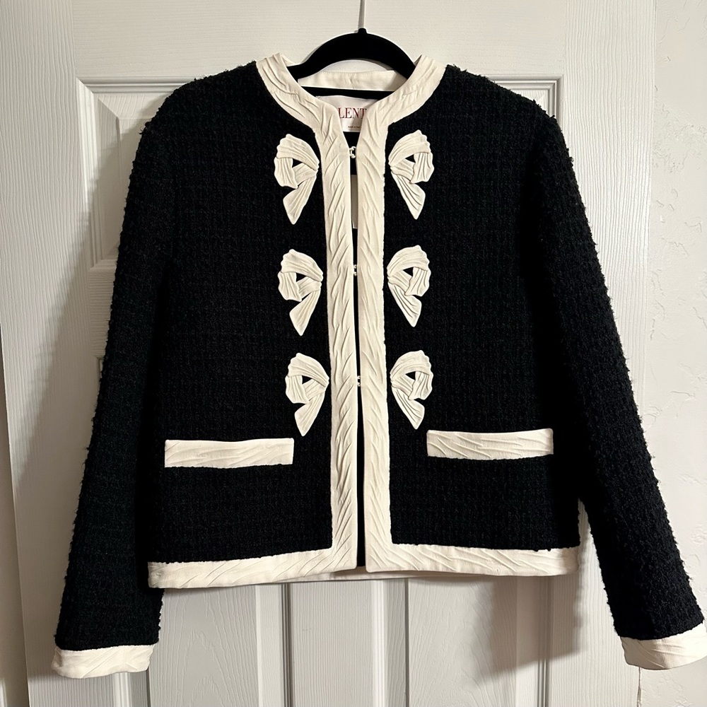 Bow-appliquéd tweed jacket